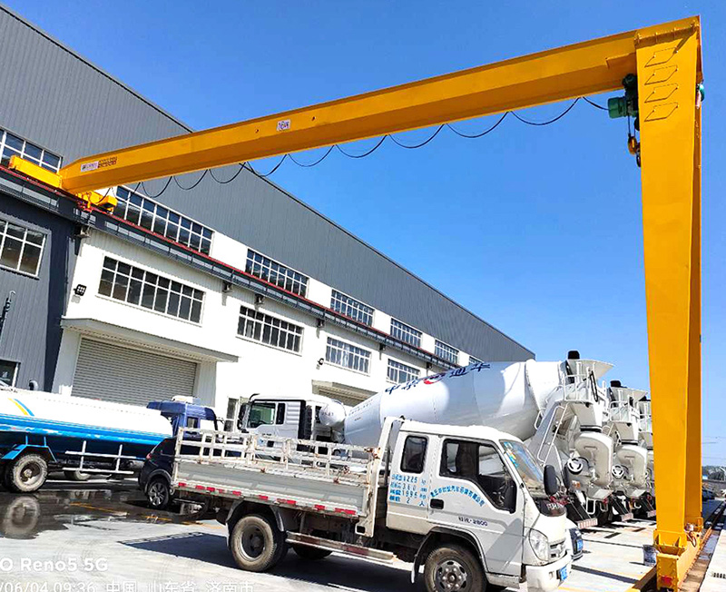 半龍門式起重機